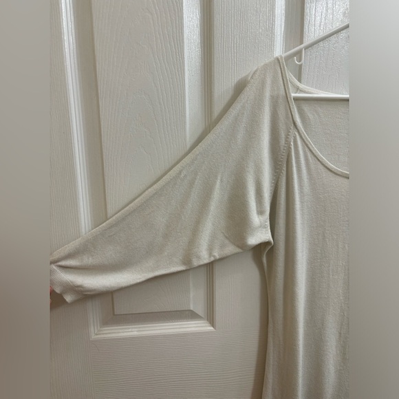 Express Women’s Cashmere Blend Ivory Cold Shoulder Tunic Sweater Medium - Picture 3 of 10